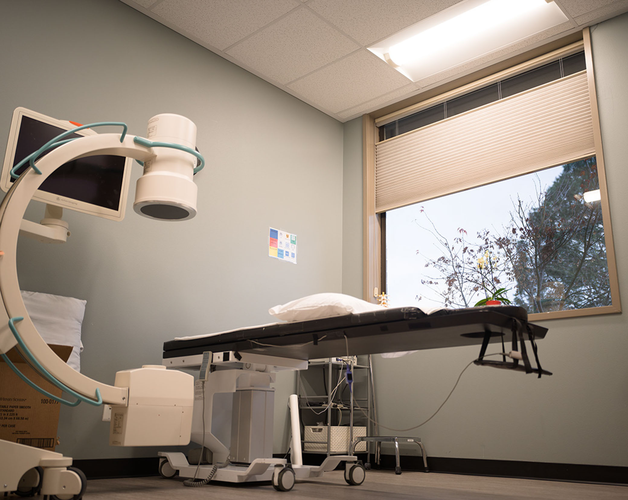 Fluoroscopy-guided injection equipment